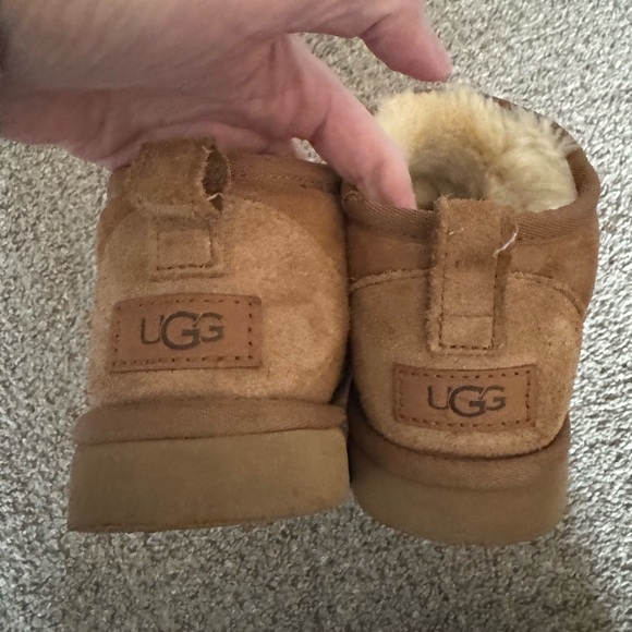 UGG Women’s Ultra Mini Size 6 See pics - Picture 2 of 7